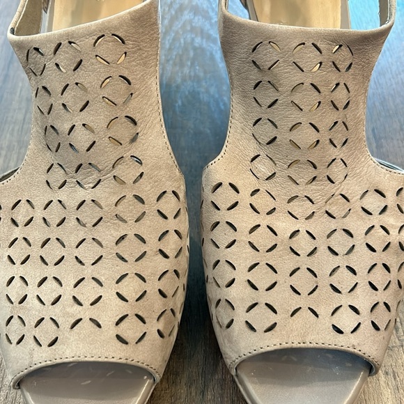 Clarks Artisan Jenness Energy Peep Toe Pump - Picture 10 of 10